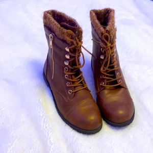 Cute vintage boots😁